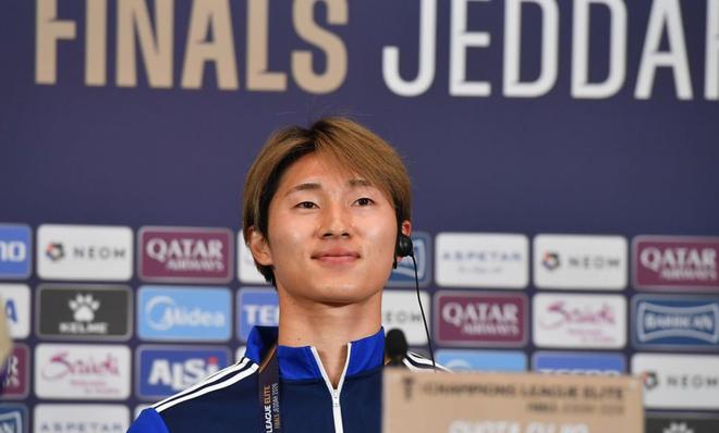 町田泽维亚中场球员藤尾翔太在亚冠精英赛决赛前接受专访，表示希望以亚洲冠军的身份重返日本，为球队和球迷带来荣耀与喜悦